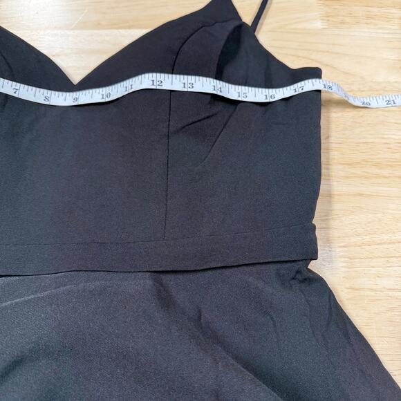 Mac Duggal IEENA NWT V-Neck Crepe Ball Gown Size 8 Tulle Skirt Black Pockets - Picture 8 of 11